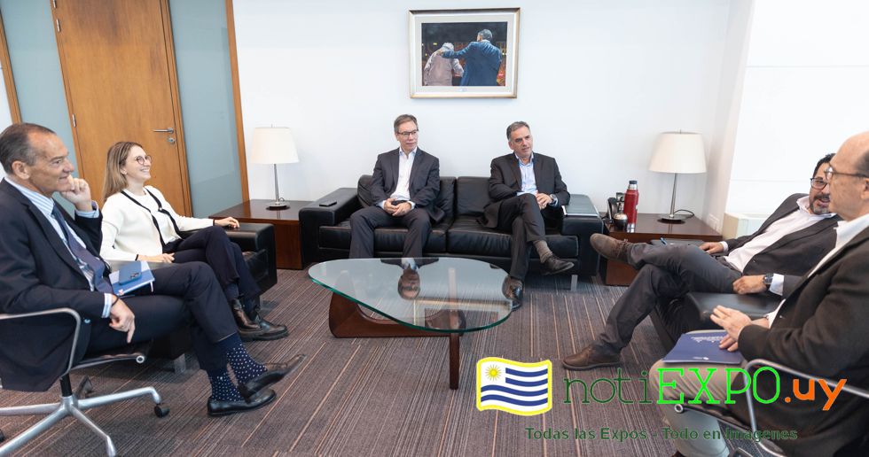 El Presidente Orsi recibio a la Camara de Comercio.