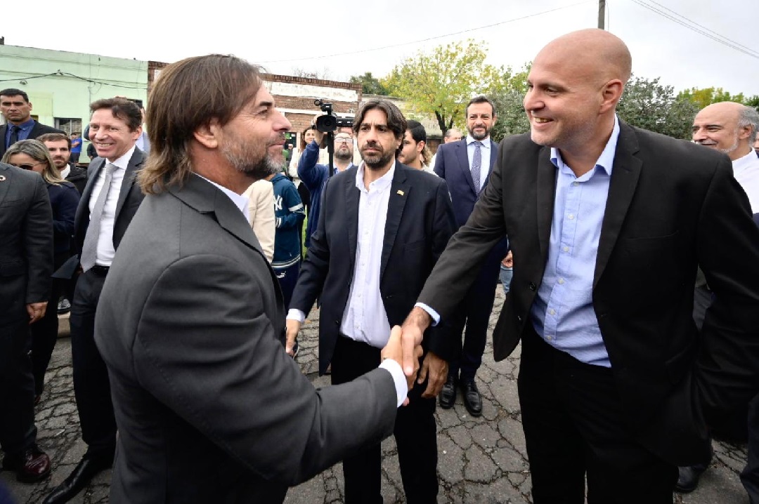 Legnani tambien saluda al Presidente Lacalle Pou en Cardal - Florida.