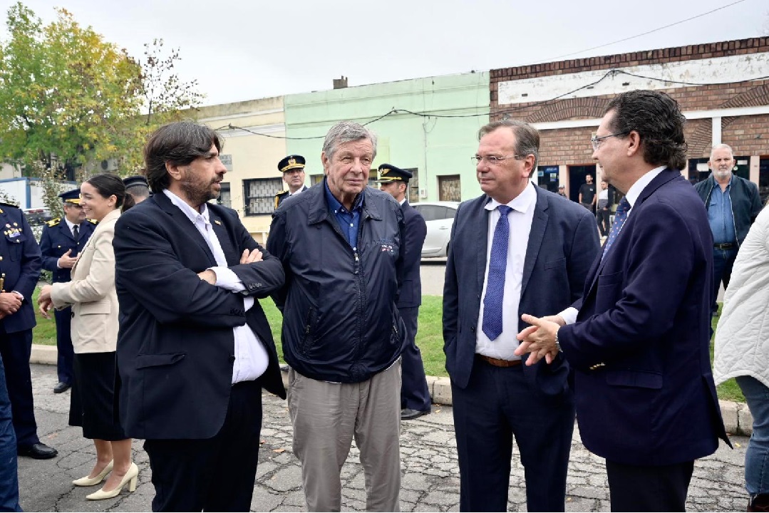 El Intendente de Canelones junto a los ministros. En Cardal - Florida