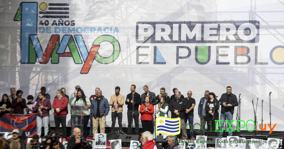 El Presidente Yamandu Orsi en el Acto del 1ro de MAYO .