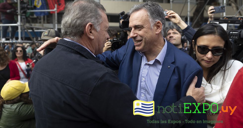 El Presidente Yamandu Orsi en el Acto del 1ro de MAYO .