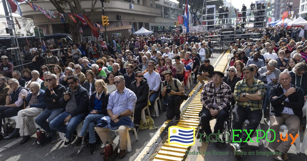 El Presidente Yamandu Orsi en el Acto del 1ro de MAYO .