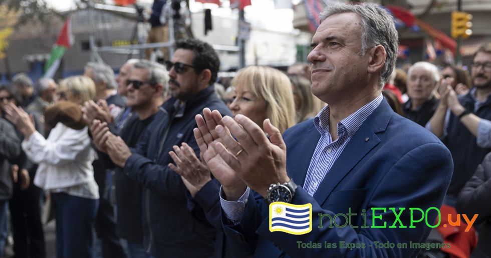 El Presidente Yamandu Orsi en el Acto del 1ro de MAYO .