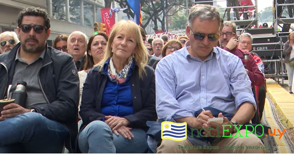 El Presidente Yamandu Orsi en el Acto del 1ro de MAYO.