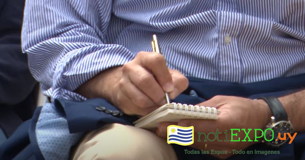 El Presidente Yamandu Orsi en el Acto del 1ro de MAYO .