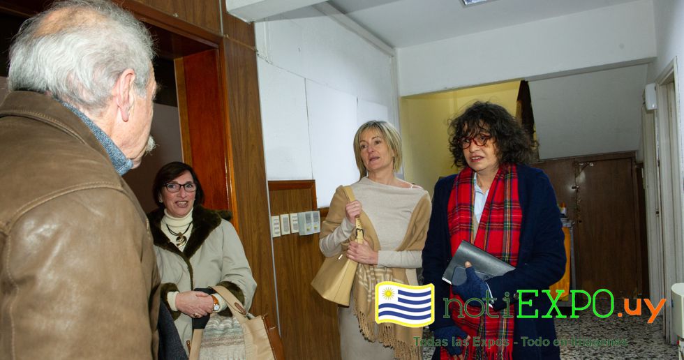 Las autoridades en el archivo del Ministerio del Interior.