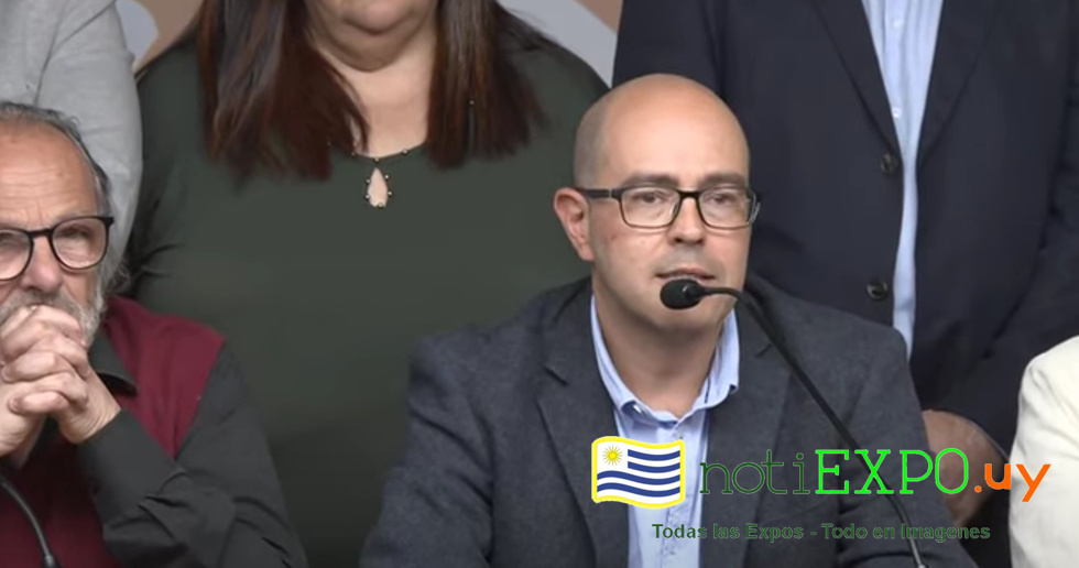 El Dr. Alvaro Danza Presidente de ASSE en conferencia.