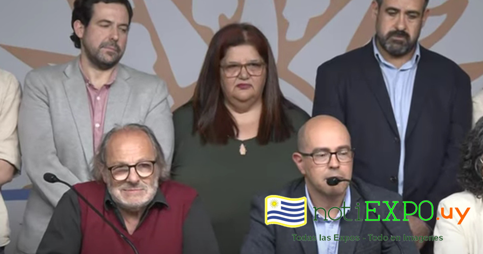 El Dr. Alvaro Danza Presidente de ASSE en conferencia.