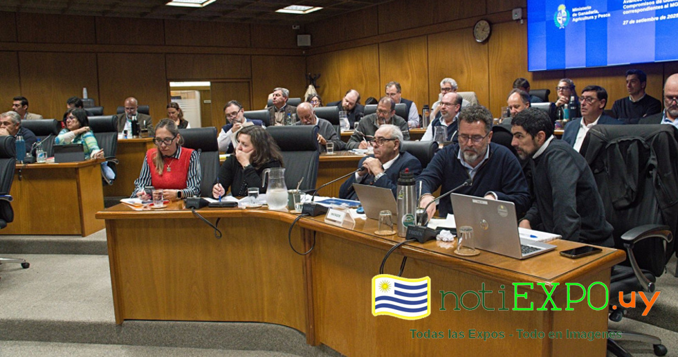 El Ministro y todo el equipo en Comision de Presupuesto.