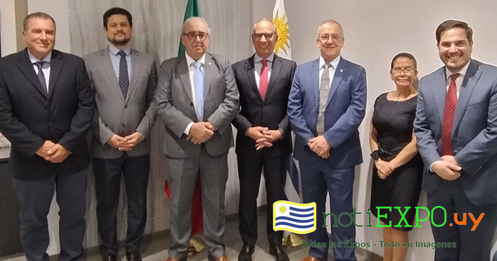 INAC con el Ministro en gira por Mexico.