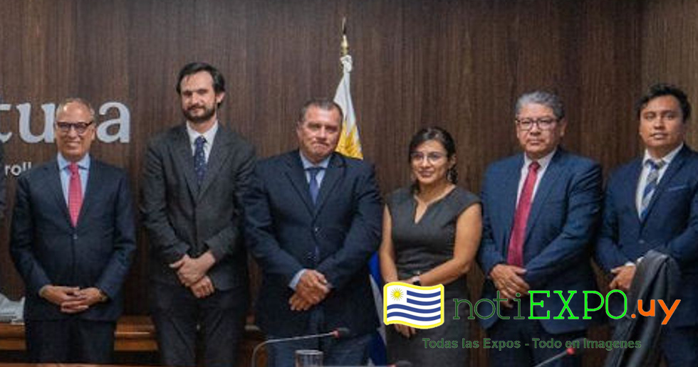 INAC con el Ministro en gira por Mexico.