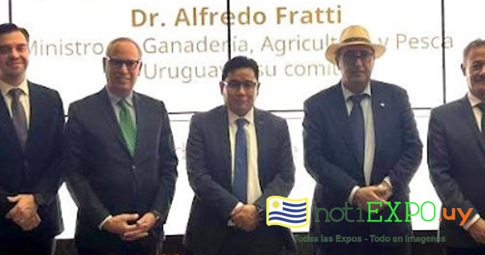 El Ministro y todo el equipo en Mexico.