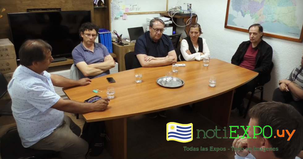 Autoridades de Canelones se reunieron con inmigrantes.