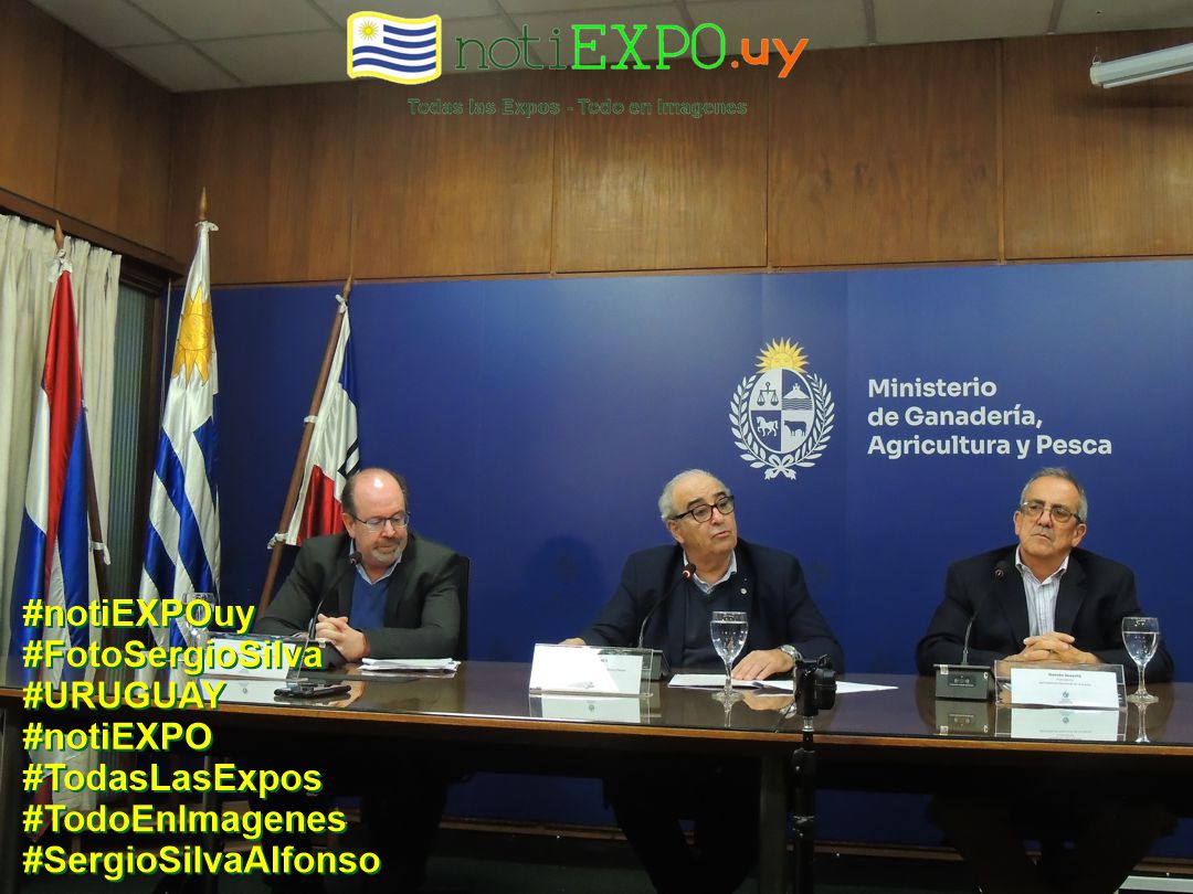 Conferencia de prensa Ministro Alfredo Fratti junto a INIA e INAC tras gira por China. Fotografia de Sergio Silva. #FotoSergioSilva
