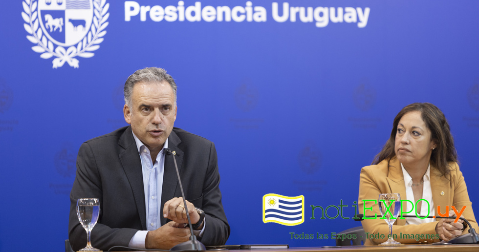 Conferencia de prensa de Yamandu Orsi y Fernanda Cardona.