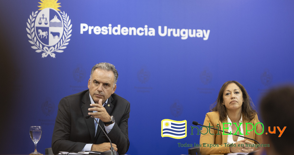 Conferencia de prensa de Yamandu Orsi y Fernanda Cardona.