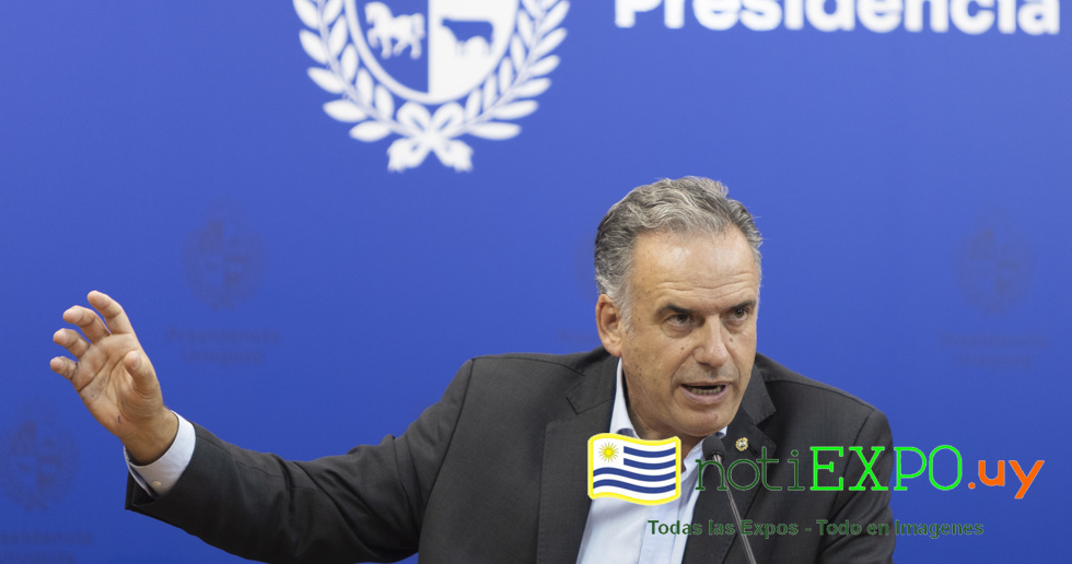 Conferencia de prensa de Yamandu Orsi y Fernanda Cardona.