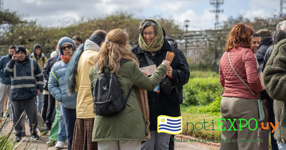 Rosales de amor, la Intendencia de Montevideo regalo estacas de rosales.