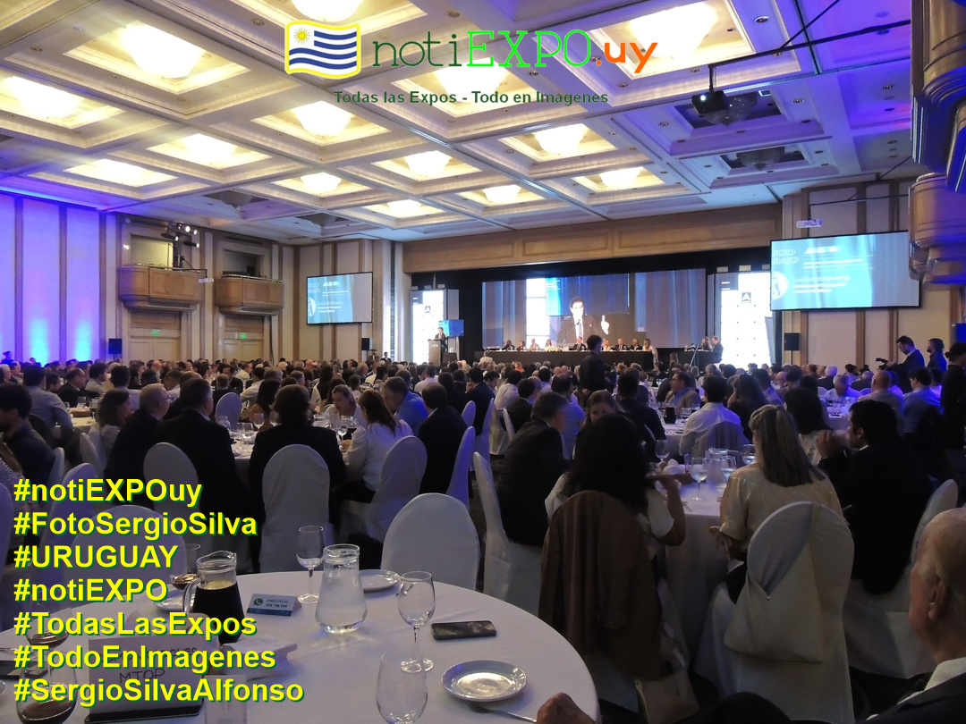 Mtra. Lucia Etcheverry en ADM almuerzo de trabajo. Foto de Sergio Silva. #FotoSergioSilva