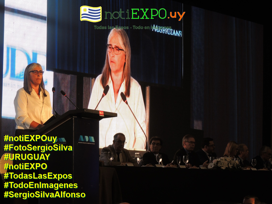 Mtra. Lucia Etcheverry en ADM almuerzo de trabajo. Foto de Sergio Silva. #FotoSergioSilva